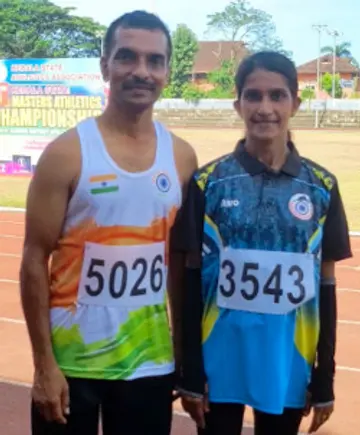പി വി ബിജുവും ഭാര്യ ടി ശ്രുതിയും