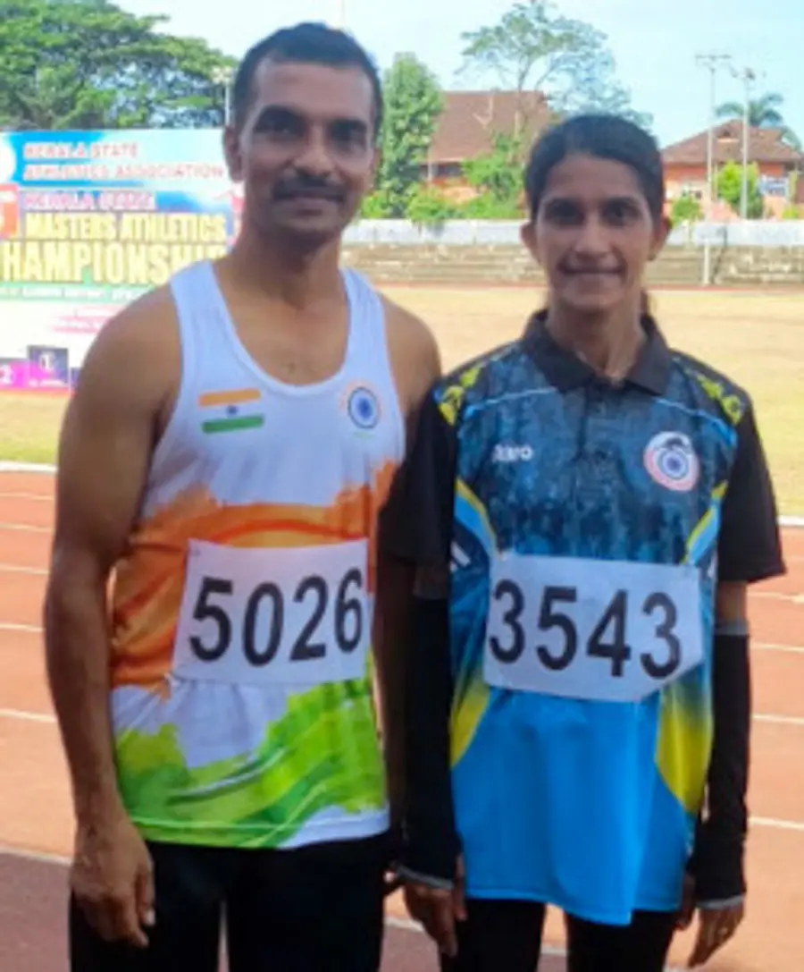പി വി ബിജുവും ഭാര്യ ടി ശ്രുതിയും