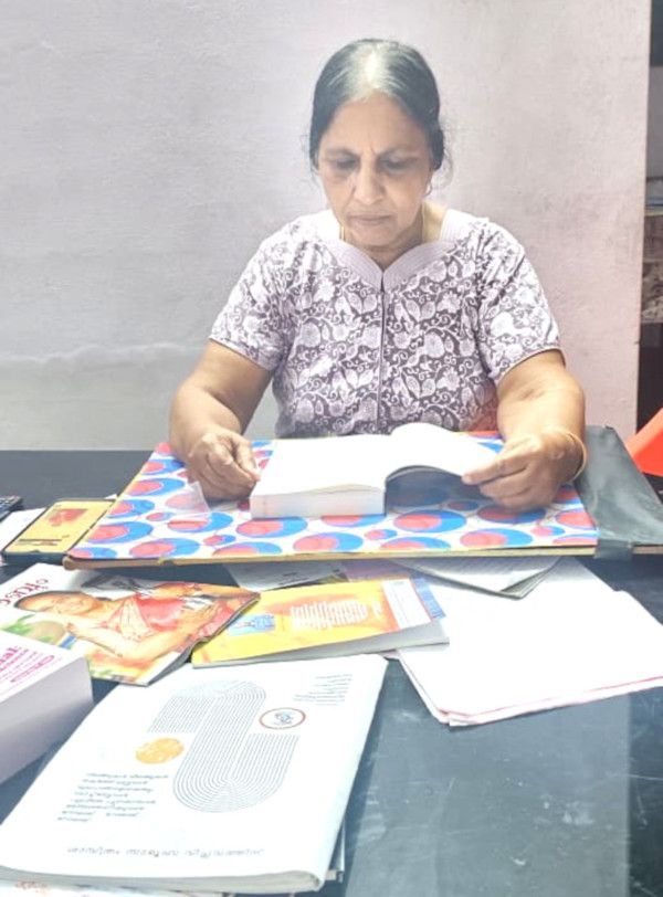 വി ടി കാർത്യായനി  വായനയിൽ