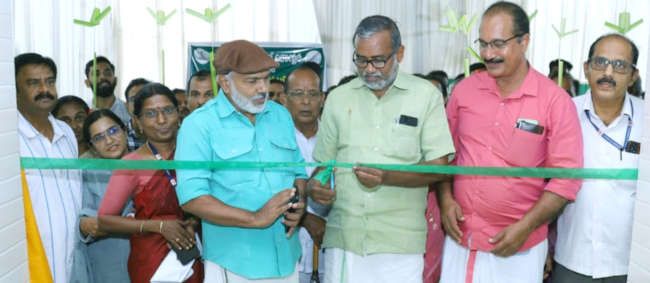 കയ്യൂർ– ചീമേനി പഞ്ചായത്ത്‌ സ്‌മാർട്ട് കൃഷിഭവൻ മന്ത്രി പി പ്രസാദ്‌ ഉദ്‌ഘാടനം ചെയ്യുന്നു