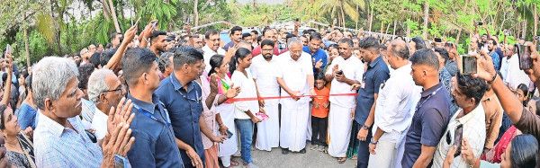 ചേരിക്കൽ–കോട്ടം പാലം മുഖ്യമന്ത്രി പിണറായി വിജയൻ ഉദ്ഘാടനം ചെയ്യുന്നു