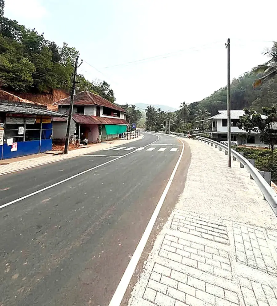 കഴിഞ്ഞ ദിവസം മന്ത്രി പി എ മുഹമ്മദ്‌ റിയാസ്‌ ഉദ്‌ഘാടനം ചെയ്ത കിഫ്‌ബി പദ്ധതിയിൽ നവീകരിച്ച ചടച്ചിക്കുണ്ടം, കല്ലുവയൽ–നെല്ലിക്കംപൊയിൽ  റോഡ്‌