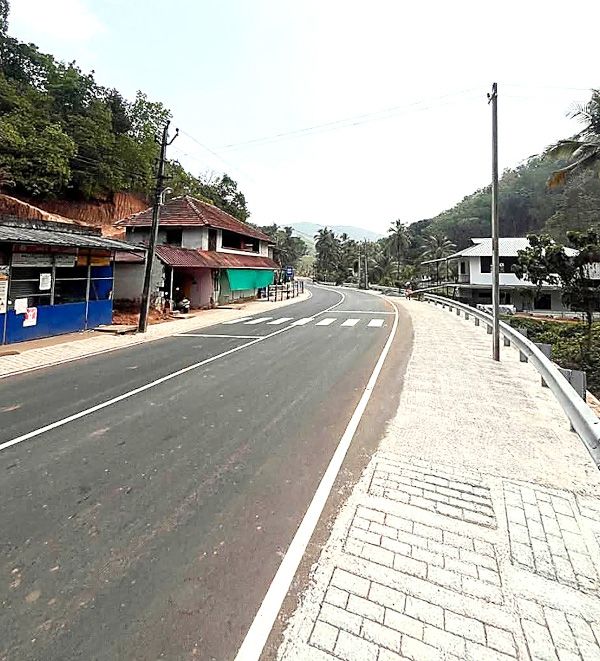 കഴിഞ്ഞ ദിവസം മന്ത്രി പി എ മുഹമ്മദ്‌ റിയാസ്‌ ഉദ്‌ഘാടനം ചെയ്ത കിഫ്‌ബി പദ്ധതിയിൽ നവീകരിച്ച ചടച്ചിക്കുണ്ടം, കല്ലുവയൽ–നെല്ലിക്കംപൊയിൽ  റോഡ്‌