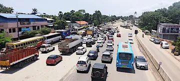 തുറവൂർ ആലക്കാപ്പറമ്പിലെ ഗതാഗതക്കുരുക്ക്