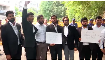 Lawyers protest outside BCI office
