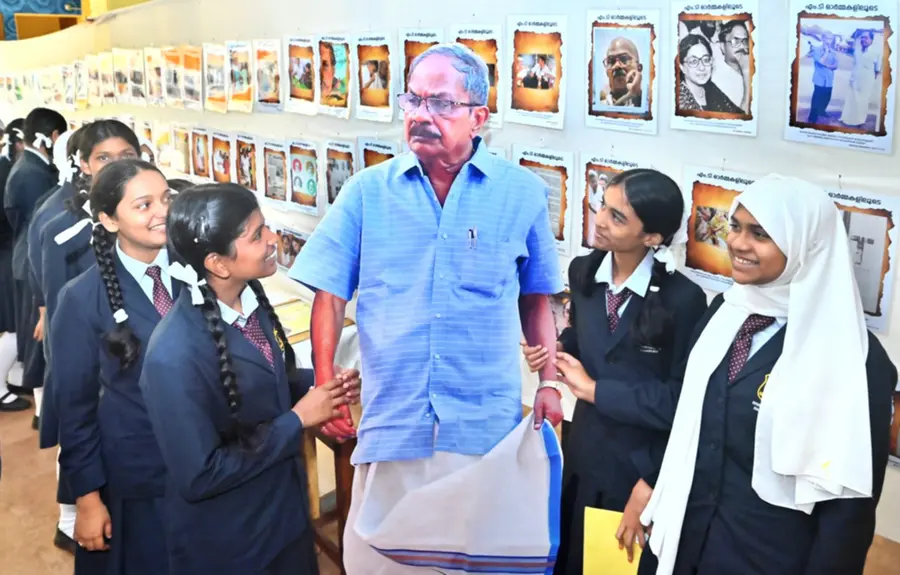 ആര്ക്കിയോളജി ആന്ഡ് ഹെറിറ്റേജ് അസോസിയേഷന് നടക്കാവ് ജിവിഎച്ച്എസ്എസില് നടത്തിയ
'ടൂര് ടു എം ടി' പ്രദര്ശനത്തില് നിന്ന്