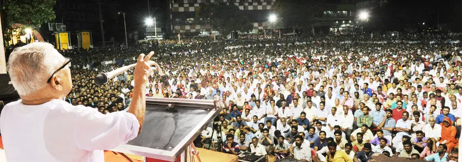 മുതലക്കുളത്ത് നടന്ന എൽഡിഎഫ് തെരെഞ്ഞെടുപ്പ് യോഗത്തിൽ വിഎസ് അച്യുതാനന്ദൻ സംസാരിക്കുന്നു (ഫയല് ചിത്രം)