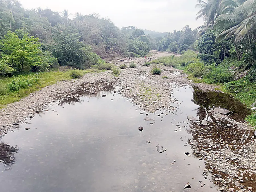  ഒഴുക്ക്‌ മുറിഞ്ഞ്‌ വറ്റുന്ന ആറളം കക്കുവ പുഴ 