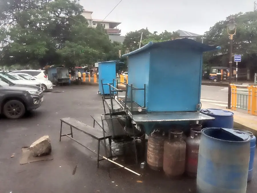 അടച്ചിട്ട കണ്ണൂർ സ്റ്റേഡിയം കോർണറിലെ തട്ടുകട
