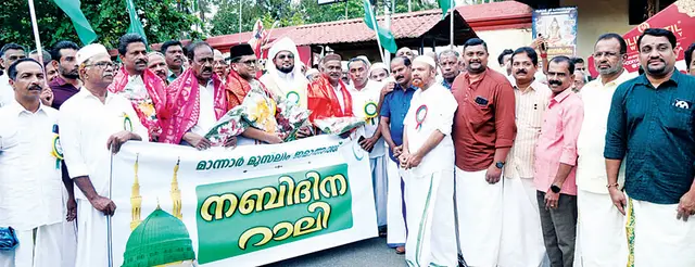 മാന്നാർ മുസ്ലിം ജമാഅത്തിന്റെ നബിദിന റാലിക്ക് തൃക്കുരട്ടി ക്ഷേത്ര നടയിൽ നൽകിയ സ്വീകരണം