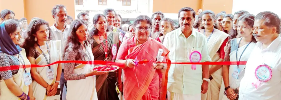 കോഴിക്കോട് ഗവ വനിതാ പോളിടെക്നിക് കോളേജിലെ വർക്ക്ഷോപ്പ് ലബോറട്ടറി ബ്ലോക്ക് മന്ത്രി ആർ ബിന്ദു ഉദ്ഘാടനം ചെയ്യുന്നു. തോട്ടത്തില് രവീന്ദ്രന് എംഎല്എ സമീപം