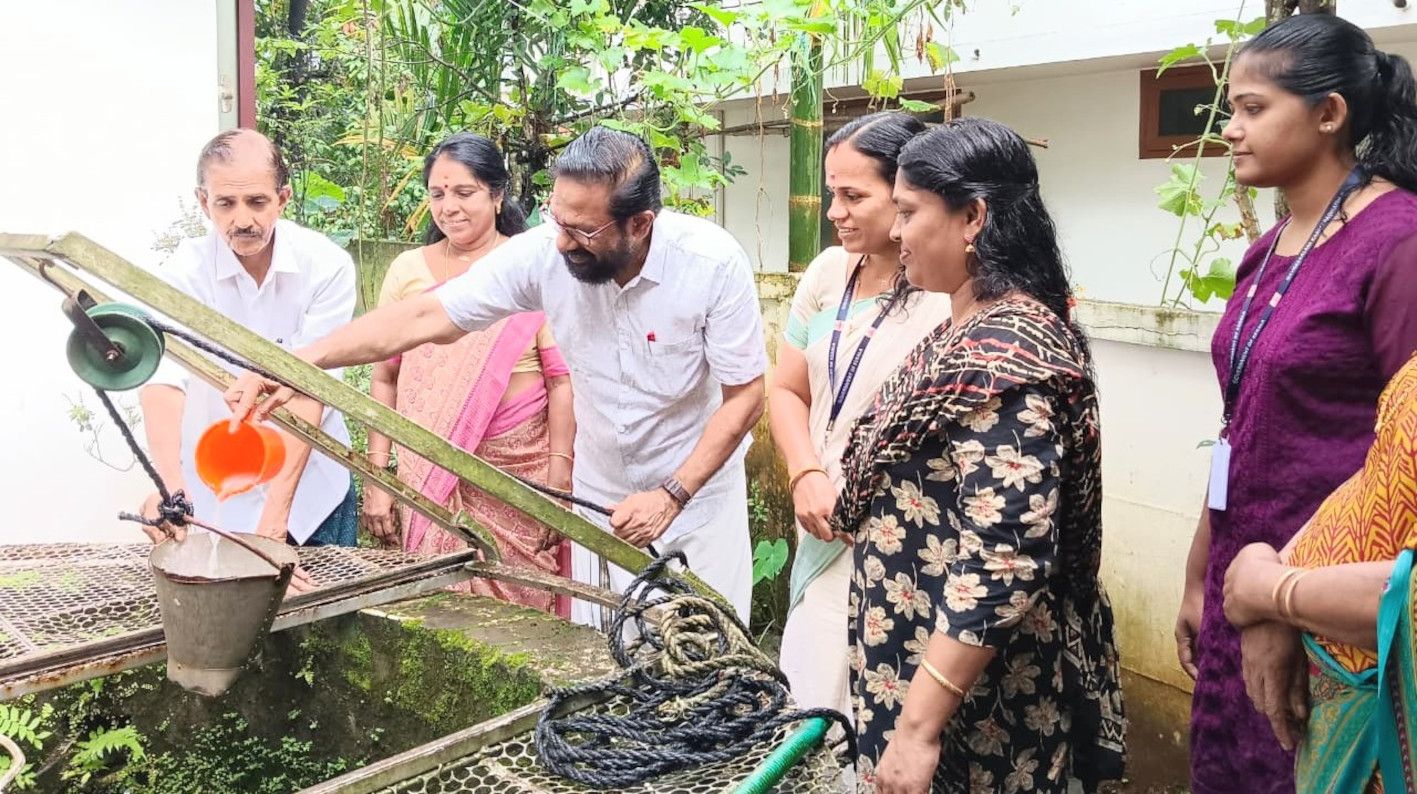 ജലമാണ് ജീവൻ പദ്ധതിയുടെ ജില്ലാതല ഉദ്ഘാടനം ജില്ലാ പഞ്ചായത്ത്‌ പ്രസിഡന്റ് വി എസ് പ്രിൻസ് നിർവഹിക്കുന്നു 