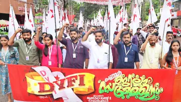 ഡിവൈഎഫ്‌ഐ ജില്ലാസമ്മേളനത്തിന്റെ സമാപനംകുറിച്ച് തലശേരിയിൽ നടന്ന പ്രകടനം