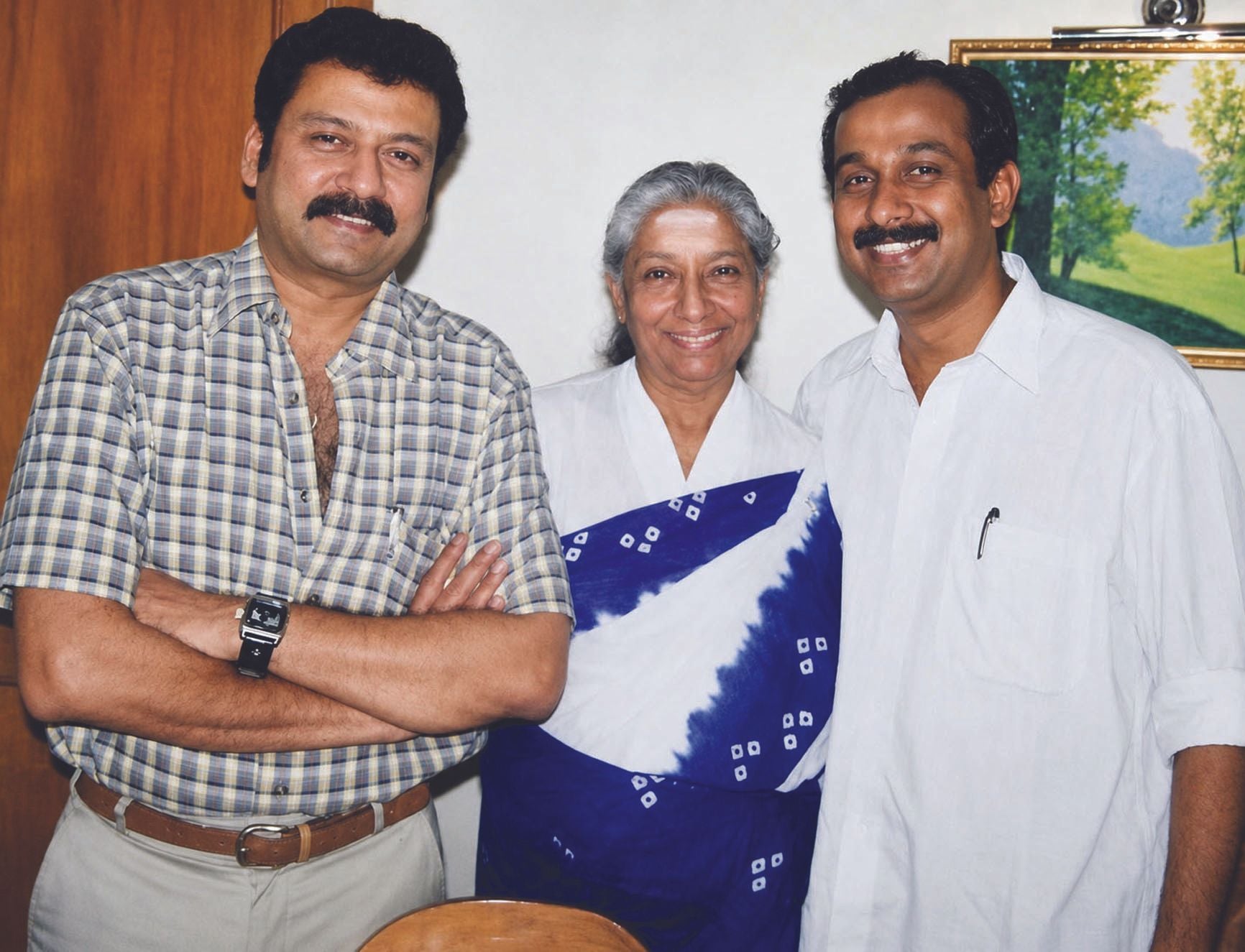 എസ്‌ ജാനകി, മകൻ മുരളീകൃഷ്‌ണ എന്നിവർക്കൊപ്പം  രവി മേനോൻ