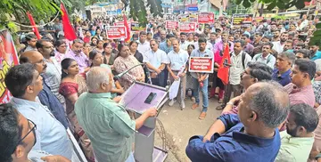 എഫ്എസ്ഇടിഒ നേതൃത്വത്തിൽ കലക്ടറേറ്റിലേക്ക്‌ നടത്തിയ മാർച്ച് എം വി  ജയരാജൻ ഉദ്‌ഘാടനം ചെയ്യുന്നു