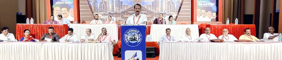 കേരള പ്രവാസി സംഘം ജില്ലാ സമ്മേളനം   സംസ്ഥാന പ്രസിഡന്റ്‌ ഗഫൂർ പി ലില്ലീസ്‌ ഉദ്‌ഘാടനം ചെയ്യുന്നു