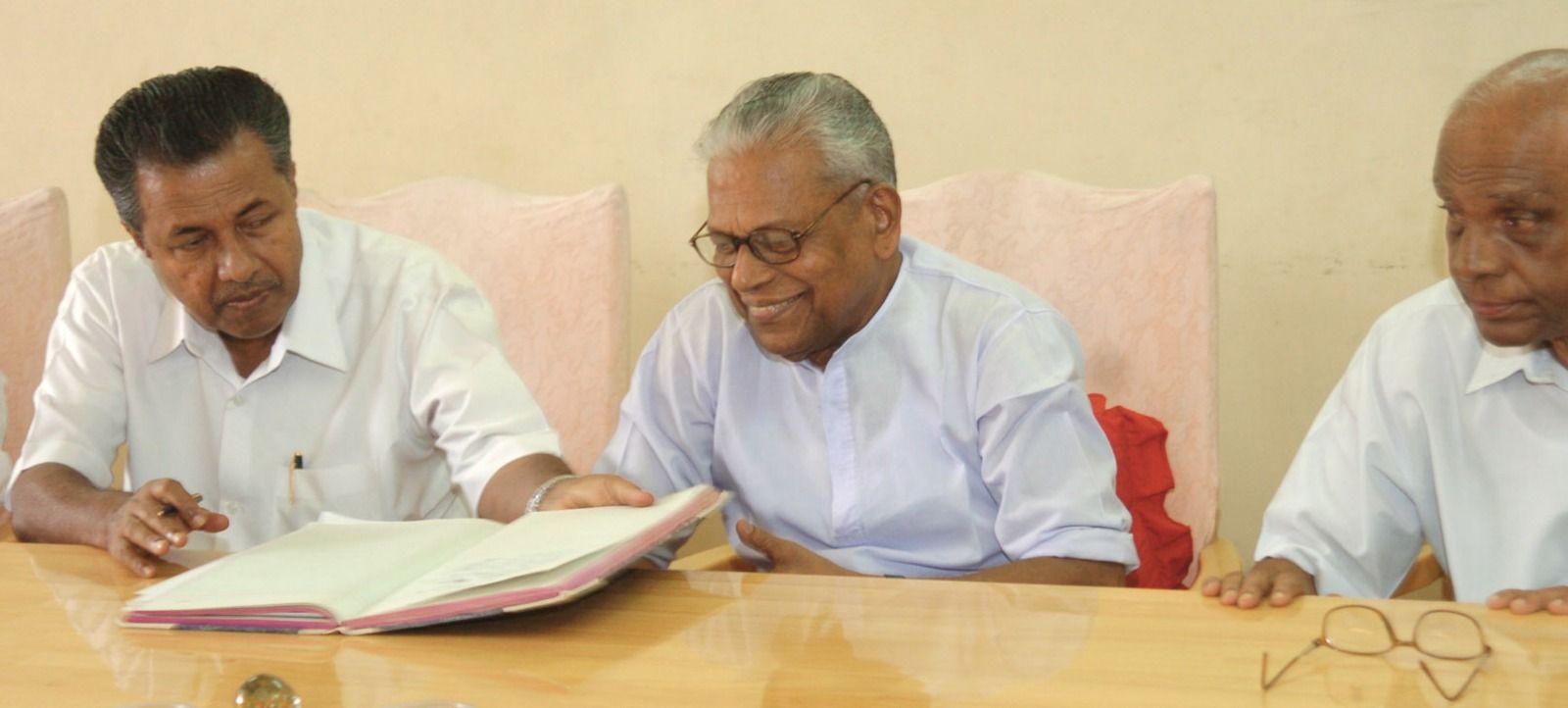 VS PINARAYI