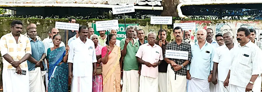 Farmers protest over rice price not being available