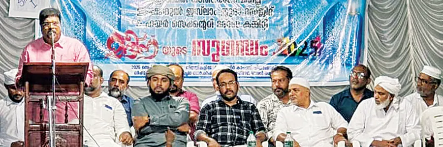മണ്ണഞ്ചേരി പടിഞ്ഞാറെ മഹല്ല് ചിയാംവെളി ഇർഷാദുൽ ഇസ്ലാം ജുമാ മസ്ജിദ് കമ്മിറ്റി സംഘടിപ്പിച്ച നബിദിനാഘോഷ പരിപാടി പി പി ചിത്തരഞ്ജൻ എംഎൽഎ  ഉദ്ഘാടനംചെയ്യുന്നു