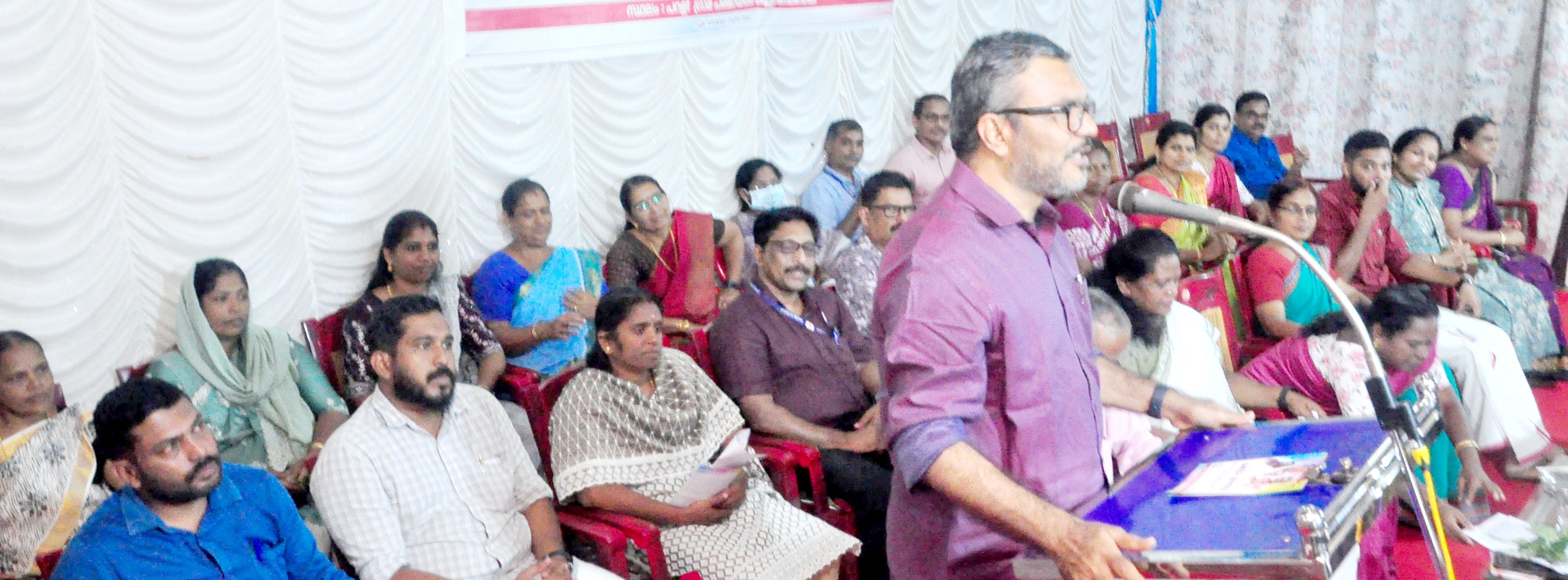 പാലക്കാട് ബ്ലോക്ക് പഞ്ചായത്ത് എബിസി കേന്ദ്രം കെട്ടിടം മന്ത്രി എം ബി രാജേഷ് ഉദ്‌ഘാടനം ചെയ്യുന്നു