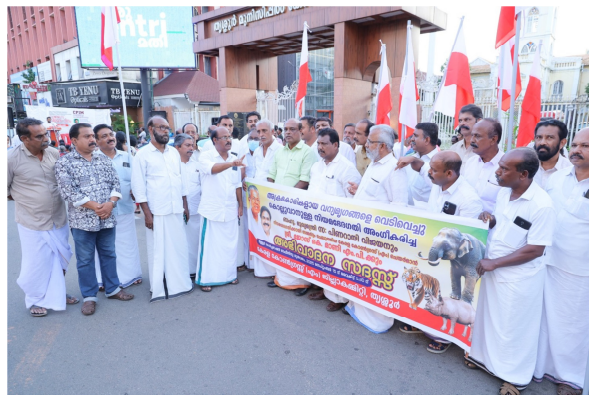 കേരള കോണ്‍ഗ്രസ്  എം ജില്ലാ കമ്മിറ്റിയുടെ നേതൃത്വത്തില്‍ സംഘടിപ്പിച്ച അഭിവാദന സദസ്സ് ജില്ലാ പ്രസിഡന്റ്  ഉണ്ണിക്കൃഷ്ണന്‍ ഈച്ചരത്ത് ഉദ്ഘാടനം ചെയ്യുന്നു