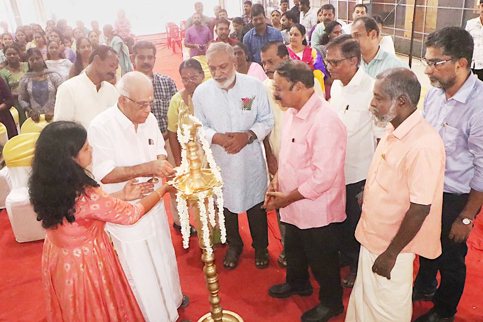 The first batch of students of Muhamma A. B. Vilasam School Higher Secondary Section are inaugurated by the first principal K. M. Mahan and the first student K. L. Sini.