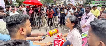 എസ്എഫ്ഐ ജില്ലാ കമ്മിറ്റിയുടെ നേതൃത്വത്തിൽ നടന്ന ഇൻകം ടാക്സ് ഓഫീസ് മാർച്ച് അഖിലേന്ത്യാ ജോയിന്റ് സെക്രട്ടറി  ഐഷി ഘോഷ് ഉദ്‌ഘാടനം ചെയ്യുന്നു 