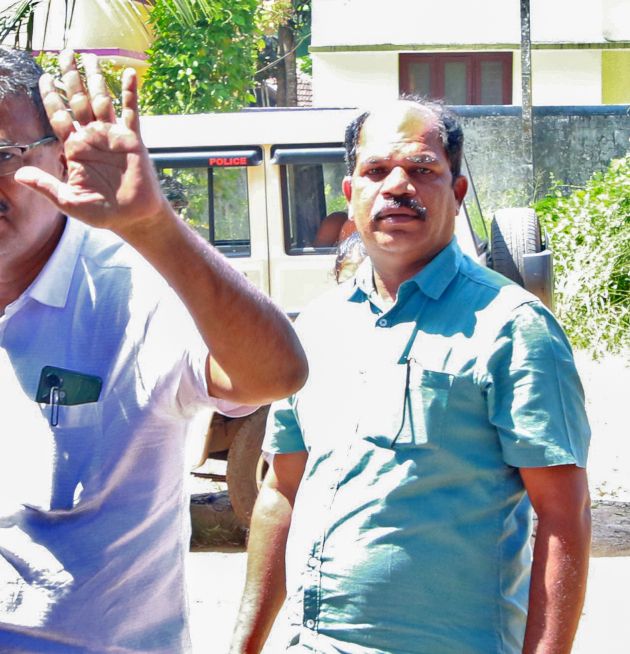 ഇറിഡിയം തട്ടിപ്പുകേസിൽ ജില്ലാ ക്രൈംബ്രാഞ്ച് ഓഫീസിൽ ഹാജരായ  പ്രതി സജി ഔസേഫ്