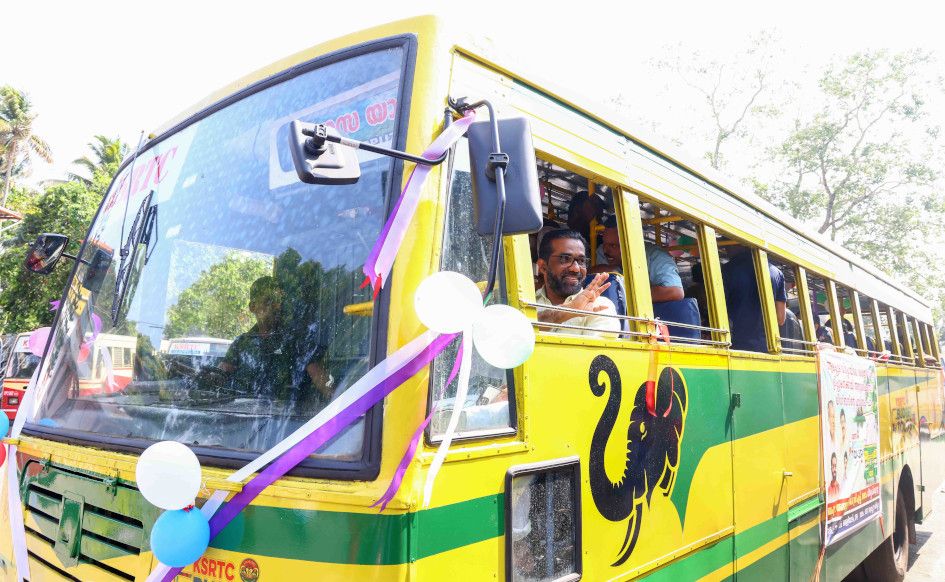 വിവാഹത്തിനും വിനോദയാത്രക്കും ലിവറി ബസ് 