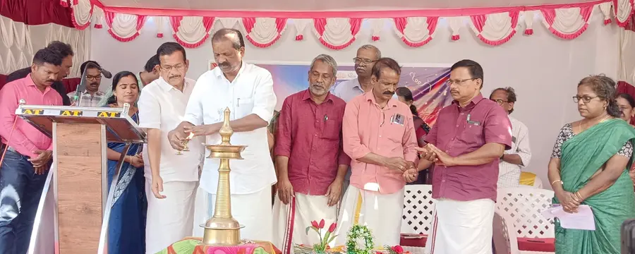 ഐശ്വര്യ ഗ്രാമം പദ്ധതിയുടെ സംസ്ഥാന ഉദ്ഘാടനം അനങ്ങനടി പഞ്ചായത്തിലെ ചെമ്മംകോട് നഗറിൽ  മന്ത്രി ഒ ആർ കേളു നിർവഹിക്കുന്നു
