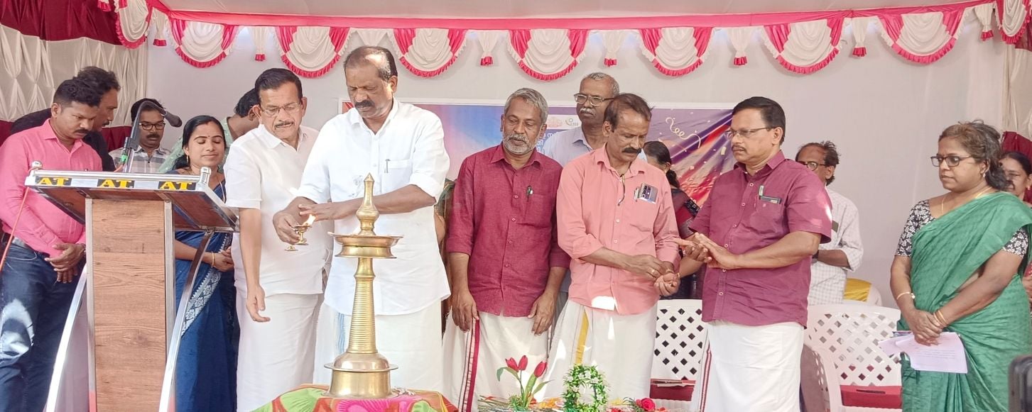 ഐശ്വര്യ ഗ്രാമം പദ്ധതിയുടെ സംസ്ഥാന ഉദ്ഘാടനം അനങ്ങനടി പഞ്ചായത്തിലെ ചെമ്മംകോട് നഗറിൽ  മന്ത്രി ഒ ആർ കേളു നിർവഹിക്കുന്നു
