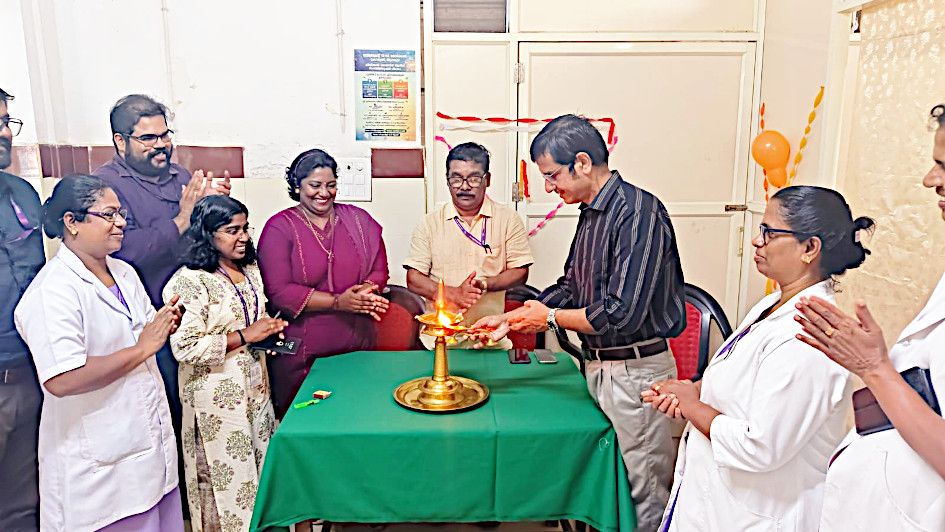 മെഡിക്കൽ കോളേജ് ആശുപത്രിയിൽ ആരംഭിച്ച സ്പെഷ്യൽ ക്ലിനിക്കുകൾ  ഡോ. ബി പത്മകുമാർ ഉദ്ഘാടനംചെയ്യുന്നു