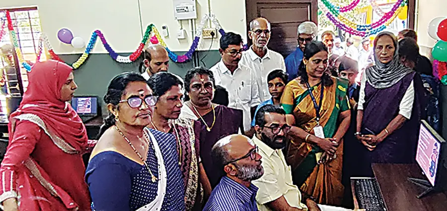 പുന്നപ്ര ഗവ. ജെബി സ്കൂളിൽ ആരംഭിച്ച കംപ്യൂട്ടർ ലാബ്
എച്ച് സലാം എംഎൽഎ ഉദ്ഘാടനംചെയ്യുന്നു