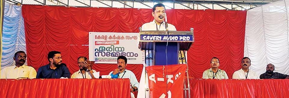 കർഷക സംഘം ഏരിയ സമ്മേളനം ഷെയ്‍‍ക് പി ഹാരിസ് ഉദ്ഘാടനംചെയ്യുന്നു
