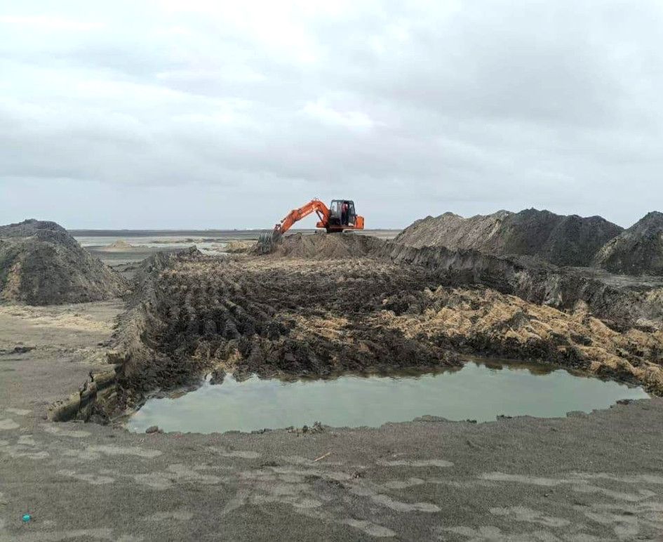  thottappalli spilve pozhimukham murikkunna jolikalkku thudakkamaayappol 67 / 5,000 When the work of cutting the Thottapally spillway spillway began