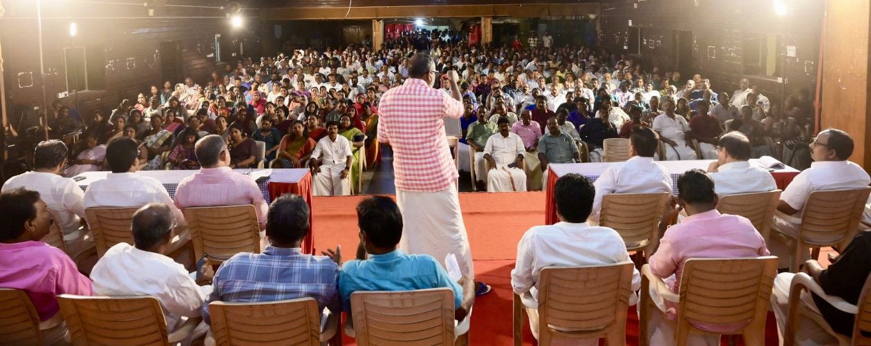 ആലപ്പുഴ നഗരസഭ ഇടതുപക്ഷ ജനാധിപത്യ മുന്നണി തിരഞ്ഞെടുപ്പ് കൺവൻഷൻ മന്ത്രി പി പ്രസാദ് ഉദ്ഘാടനംചെയ്യുന്നു