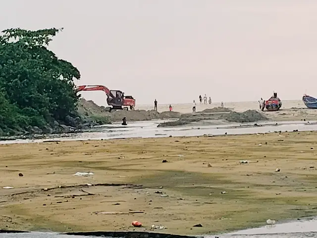 Sand Removal Begins to Clear Landslide Debris at Andhakaranazhi