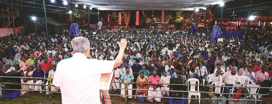 പുന്നപ്ര -–വയലാർ രക്തസാക്ഷി വാർഷിക വാരാചരണ സമാപനസമ്മേളനം മുഖ്യമന്ത്രി പിണറായി വിജയൻ ഉദ്ഘാടനംചെയ്യുന്നു ഫോട്ടോ : ജിഷ്ണു പൊന്നപ്പൻ