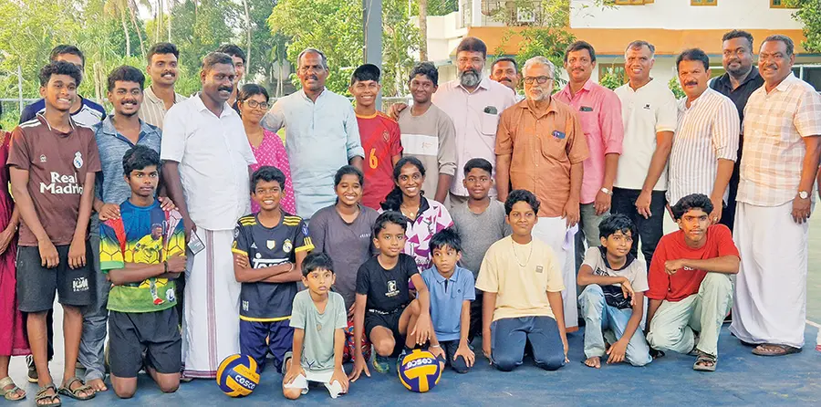 വയലാർ പി ആർസിയിലെ സമ്മർ കോച്ചിങ് ക്യാമ്പിലെത്തിയവർ സംഘാടകരോടൊപ്പം