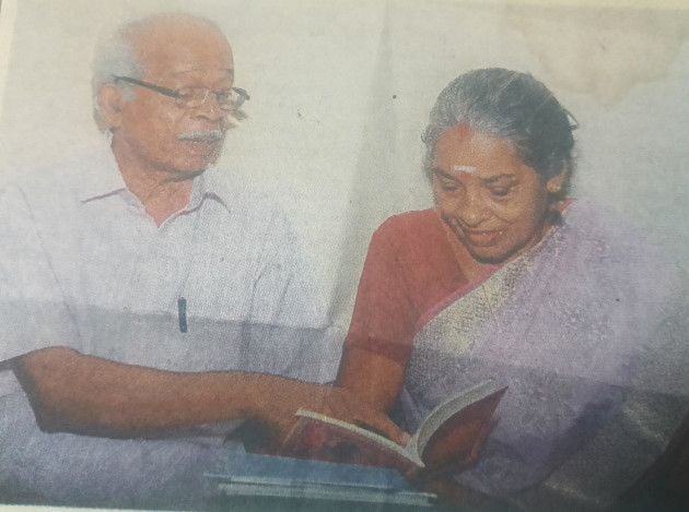 ചന്തിരൂർ ദിവാകരൻ ഭാര്യ അംബുജാക്ഷിക്കൊപ്പം (ഫയല്‍ ചിത്രം)