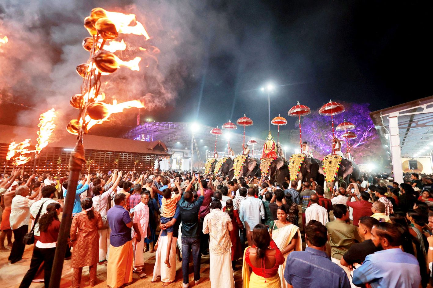വൈക്കത്തഷ്ടമിയുടെ പതിനൊന്നാം ഉത്സവദിവസം മഹാദേവ ക്ഷേത്രത്തിൽ നടന്ന കാഴ്ചശ്രീബലി