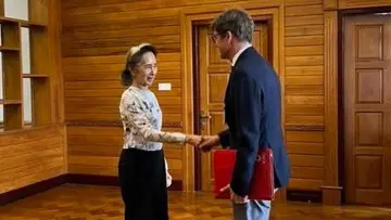 Aung San Suu Kyi meets with International Red Cross