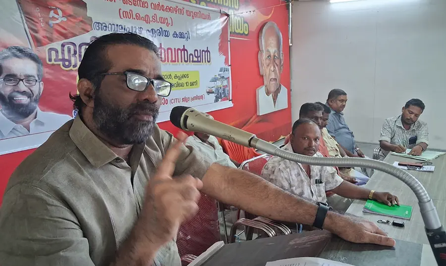 ഓട്ടോ, ടാക്‌സി ടെമ്പോ വർക്കേഴ്‌സ് യൂണിയൻ ഏരിയ കൺവൻഷൻ എച്ച് സലാം ഉദ്ഘാടനംചെയ്യുന്നു