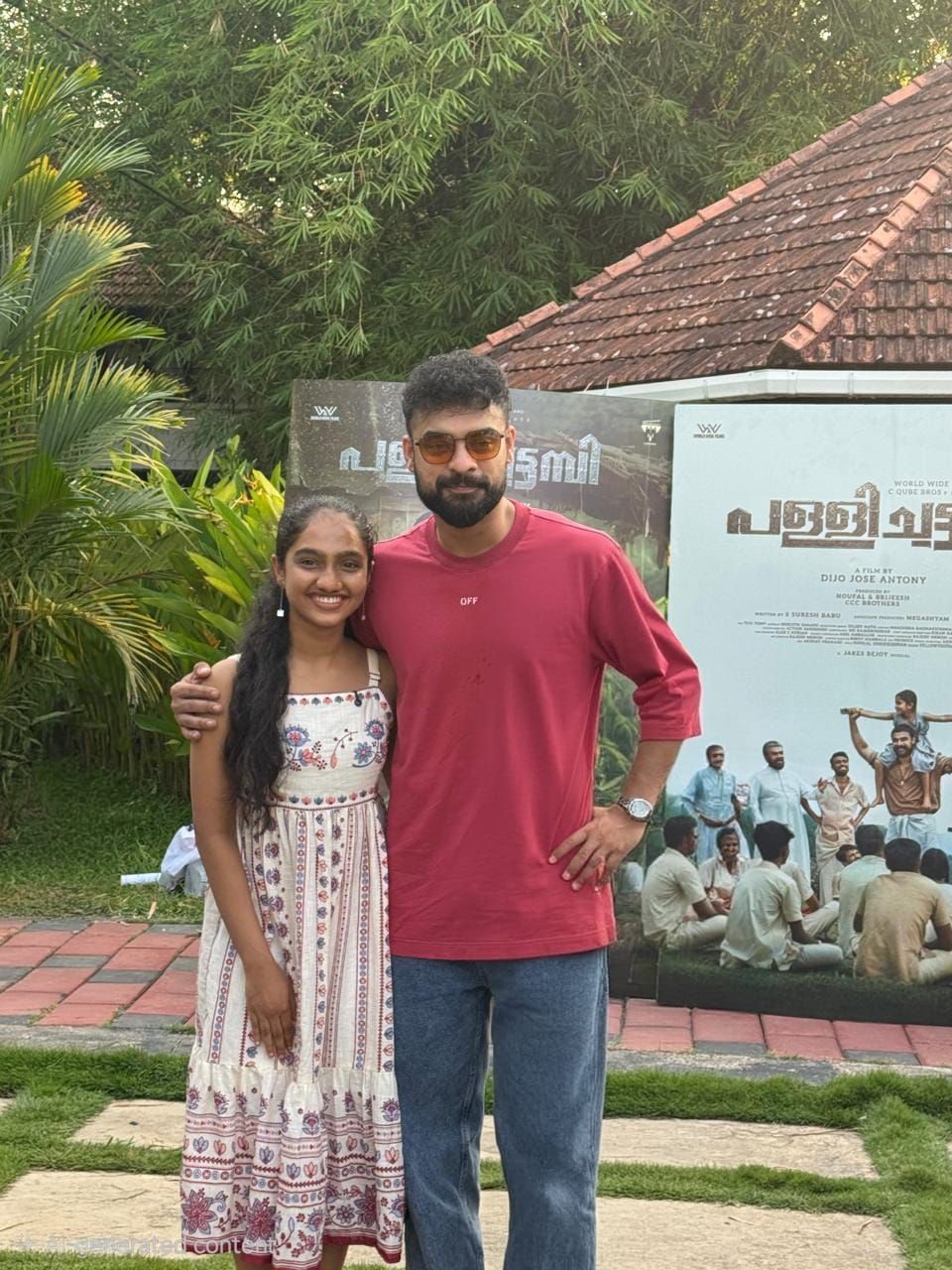 ബാലാമണി ടൊവിനോ തോമസിനൊപ്പം പള്ളിച്ചട്ടന്പി സിനിമ പ്രമോഷനിടെ 