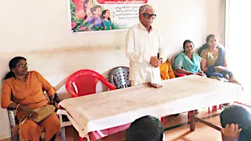 ബാലസംഘം ഹരിപ്പാട് മേഖലാ  സമ്മേളനം ഏരിയ രക്ഷാധികാരി  സി എൻ എൻ നമ്പി ഉദ്ഘാടനംചെയ്യുന്നു