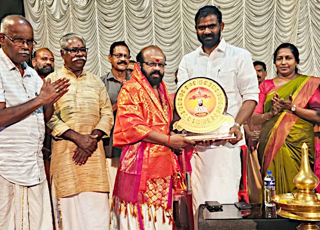 ശ്രീ ഭാഗവത പൂർണശ്രീ പുരസ-്കാരം പള്ളിക്കൽ അപ്പുക്കുട്ടന്‍  പഞ്ചായത്ത് പ്രസിഡന്റ്‌ വി ബിനുരാജില്‍നിന്ന് ഏറ്റുവാങ്ങുന്നു