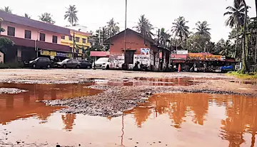 വെളളക്കെട്ടിലായ മാന്നാർ ബസ് സ്റ്റാന്ഡും പരിസരവും