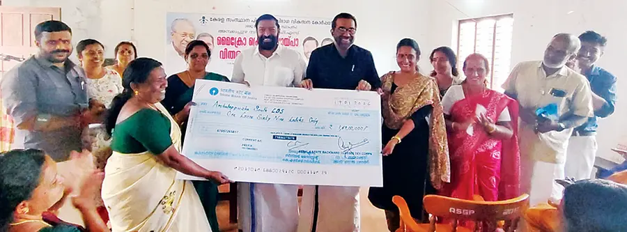 പിന്നോക്ക വിഭാഗ വികസന കോർപ്പറേഷൻ അമ്പലപ്പുഴ തെക്ക് പഞ്ചായത്ത് സി ഡി എസിന് നൽകിയ വായ്പാ വിതരണം എച്ച് സലാം എം എൽ എ ഉദ്ഘാടനം ചെയ്യുന്നു