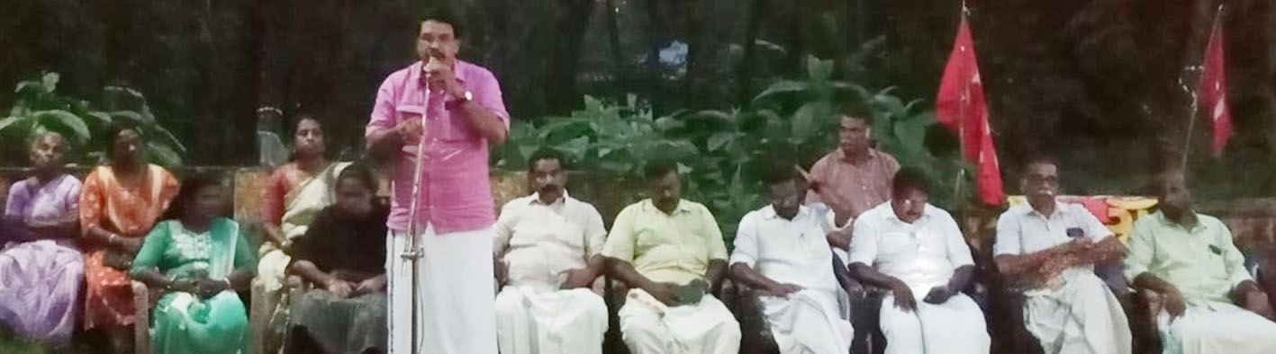 മലയോര ഹൈവേയോടുള്ള സനീഷ്‌കുമാര്‍ ജോസഫ് എംഎല്‍എയുടെ നിഷേധാത്മക നിലപാട് തിരുത്തണം  എന്നാവശ്യപ്പെട്ട് എല്‍ഡിഎഫ് കോടശേരി പഞ്ചായത്ത് കമ്മിറ്റി നടത്തിയ ലോങ് മാര്‍ച്ചിന്റെ സമാപന സമ്മേളനം  സിപിഐ എം ഏരിയ സെക്രട്ടറി കെ എസ് അശോകന്‍ ഉദ്ഘാടനം ചെയ്യുന്നു   