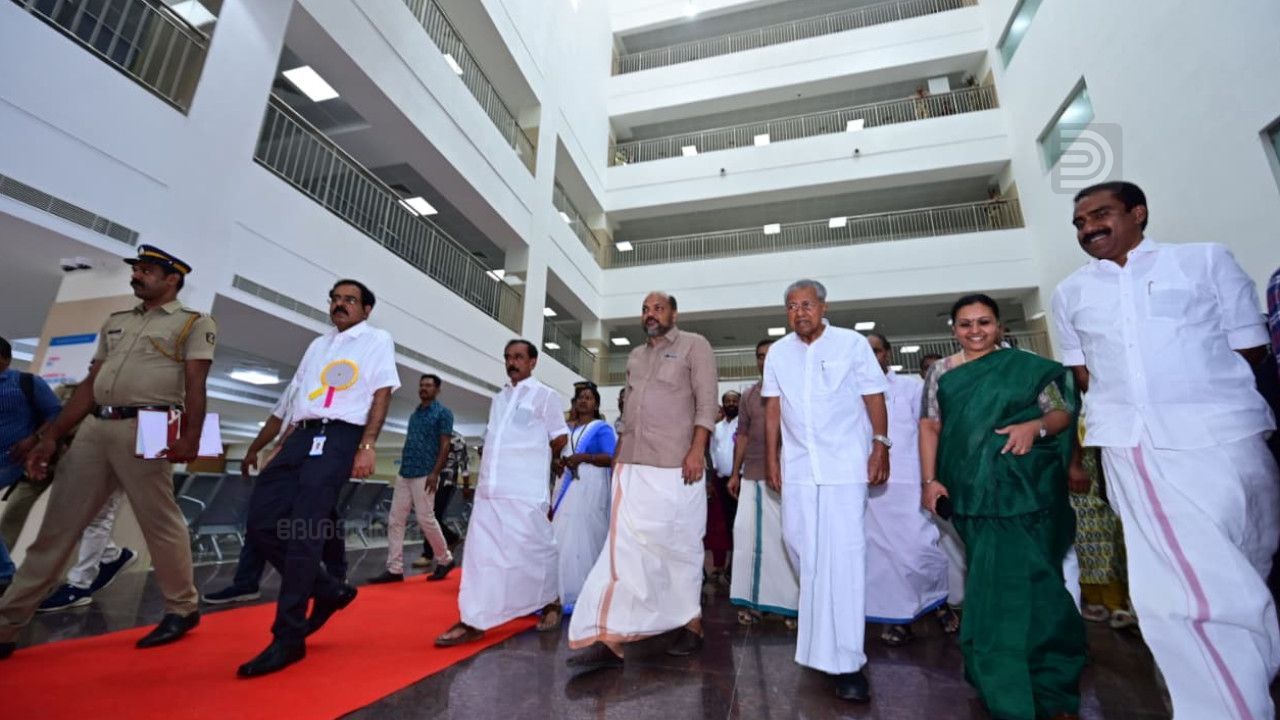 CM Cochin Cancer Research Centre inauguration .jpg